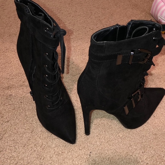 Black high heel boots - Picture 2 of 4